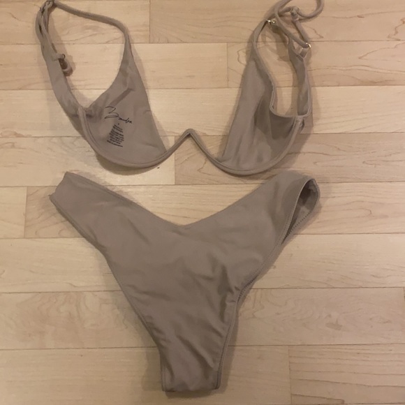 Bamba nude underwire swimsuit - Picture 3 of 3